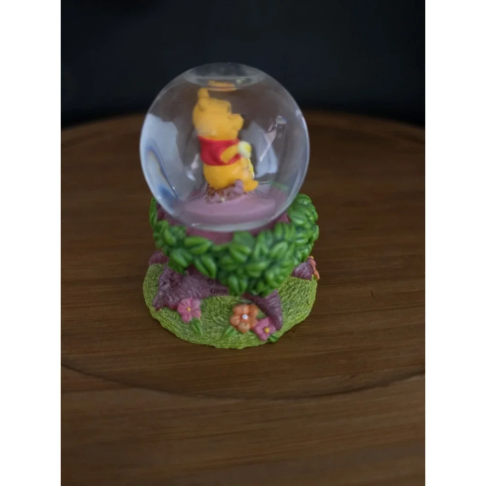 Vintage Disney Winnie The Pooh With Honey on Hands‎ Mini Snow Globe